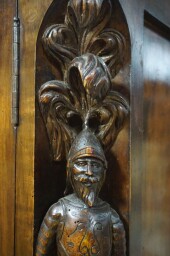 Staožitný kredenc